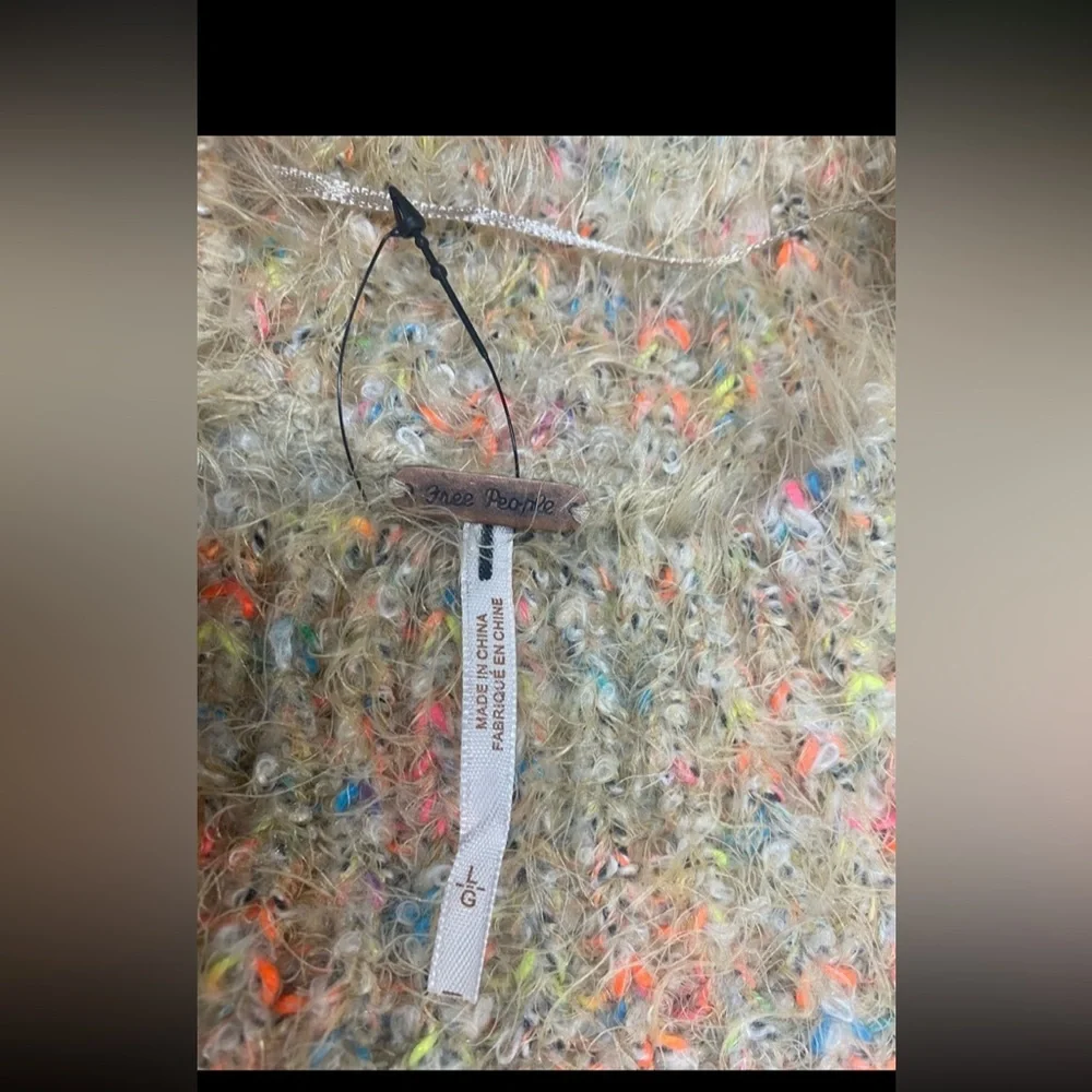 Free PeopleStardust Pullover. Size Lg - Picture 6 of 6